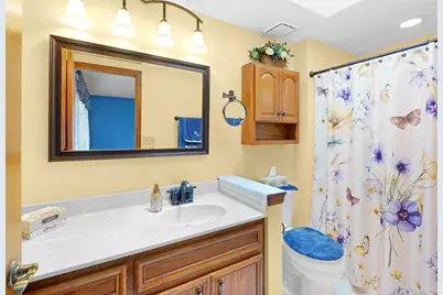 5320 S Cambridge Ln, Greenfield, WI 53221 - Photo 18