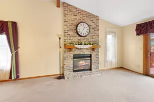 5320 S Cambridge Ln, Greenfield, WI 53221 - Photo 6