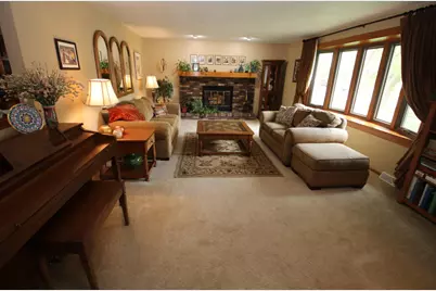 2104  Camelot Blvd, Sheboygan, WI 53081 - Photo 2
