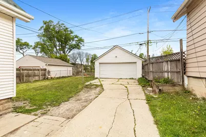 547 S Oak Park Ct, Milwaukee, WI 53214 - Photo 20