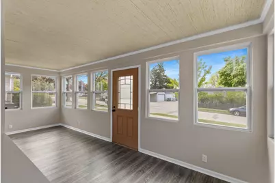 547 S Oak Park Ct, Milwaukee, WI 53214 - Photo 4