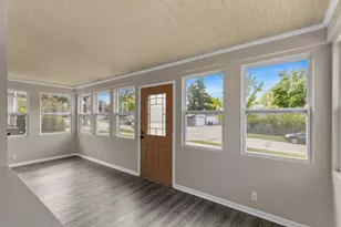 547 S Oak Park Ct, Milwaukee, WI 53214 - Photo 4