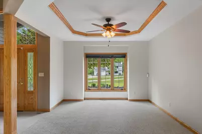W275N1891  Cabin Creek Ct, Pewaukee, WI 53072 - Photo 4