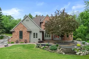 W275N1891 Cabin Creek Ct, Pewaukee, WI 53072 - Photo 2