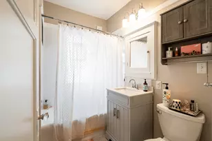 3412 N Bartlett Ave, Milwaukee, WI 53211 - Photo 8