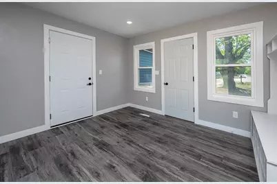 7920 W Puetz Rd, Franklin, WI 53132 - Photo 24
