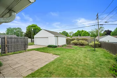 6517 W Lakefield Dr, Milwaukee, WI 53219 - Photo 26