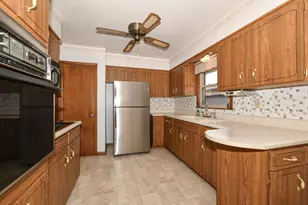 1631 W Bottsford Ave, Milwaukee, WI 53221 - Photo 12