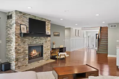 8414 W Poplar Dr, Mequon, WI 53097 - Photo 8