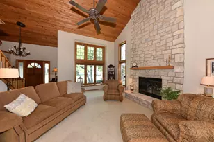 W171N4991 Greenview Ave, Menomonee Falls, WI 53051 - Photo 8