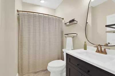 1070  Bedford Ct #201, Racine, WI 53406 - Photo 22