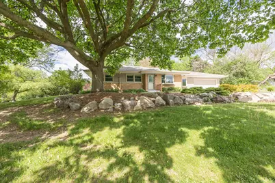 1401 S Westbrooke Pkwy, New Berlin, WI 53146 - Photo 14