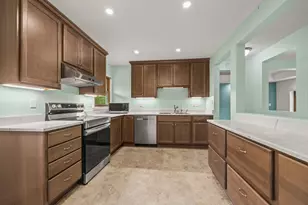 1401 S Westbrooke Parkway, New Berlin, WI 53146 - Photo 4
