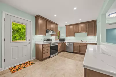 1401 S Westbrooke Pkwy, New Berlin, WI 53146 - Photo 6