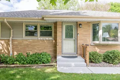 1401 S Westbrooke Pkwy, New Berlin, WI 53146 - Photo 2