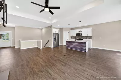 9827 W Dakota St, West Allis, WI 53227 - Photo 10