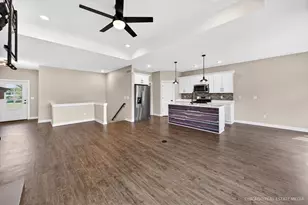 9827 W Dakota St, West Allis, WI 53227 - Photo 10