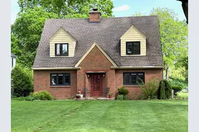 1881  Sherwood Dr, Beloit, WI 53511 - Photo 2