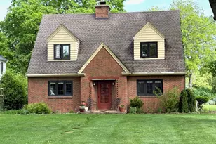 1881 Sherwood Dr, Beloit, WI 53511 - Photo 2