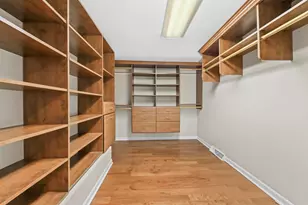 6909 N Belmont Ln, Fox Point, WI 53217 - Photo 24