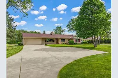 17000 W Observatory Rd, New Berlin, WI 53151 - Photo 1