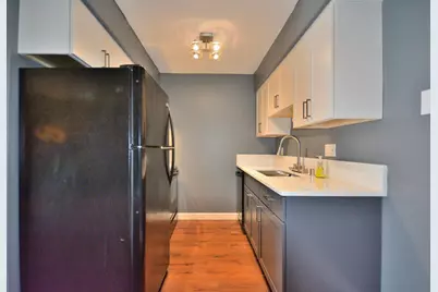 237  Madison St #52, Waukesha, WI 53188 - Photo 2