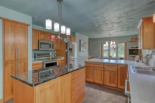 N2W31920 Twin Oaks Dr, Delafield, WI 53018 - Photo 10