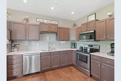 2247  Patrick Ln, Waukesha, WI 53188 - Photo 8
