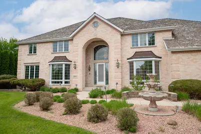 19250  Hayden Ct, Brookfield, WI 53045 - Photo 2
