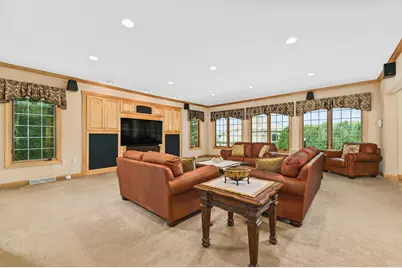 19250  Hayden Ct, Brookfield, WI 53045 - Photo 16