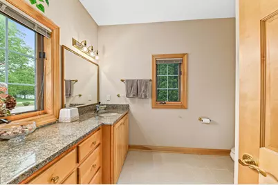 19250  Hayden Ct, Brookfield, WI 53045 - Photo 12