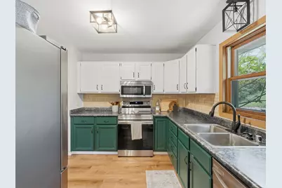 1600  Larkspur Ln, West Bend, WI 53090 - Photo 10