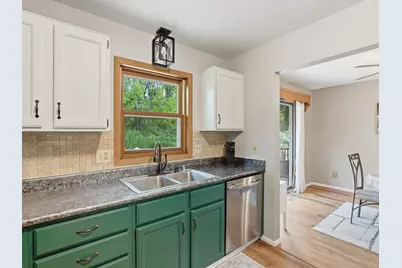 1600  Larkspur Ln, West Bend, WI 53090 - Photo 12