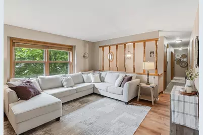 1600  Larkspur Ln, West Bend, WI 53090 - Photo 4