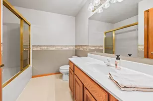 6906 Dale Dr, Racine, WI 53402 - Photo 14