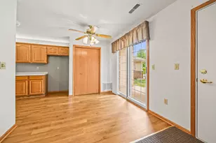 6906 Dale Dr, Racine, WI 53402 - Photo 6