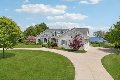 4635 S 10th St, Manitowoc, WI 54220 - Photo 2