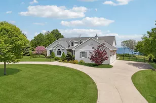4635 S 10th St, Manitowoc, WI 54220 - Photo 2