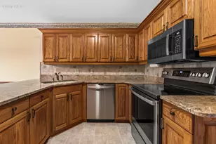7519 W Mallory Way, Franklin, WI 53132 - Photo 18