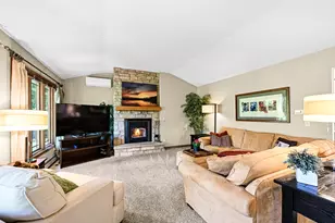 1085 Longwood Ave, Elm Grove, WI 53122 - Photo 8