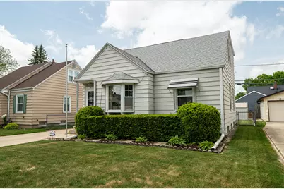 1479 S 93rd St, West Allis, WI 53214 - Photo 4
