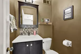 1012 E Hampton Rd, Whitefish Bay, WI 53217 - Photo 16