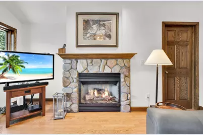 1012 E Hampton Rd, Whitefish Bay, WI 53217 - Photo 8