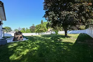 10045 W Meadow Dr, Greenfield, WI 53228 - Photo 36