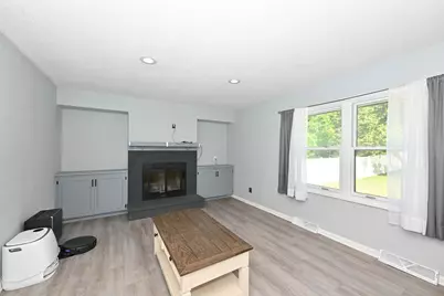 10045 W Meadow Dr, Greenfield, WI 53228 - Photo 18