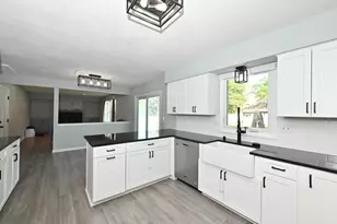 10045 W Meadow Dr, Greenfield, WI 53228 - Photo 14