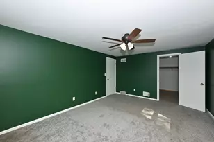 10045 W Meadow Dr, Greenfield, WI 53228 - Photo 28