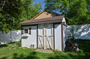 10045 W Meadow Dr, Greenfield, WI 53228 - Photo 40