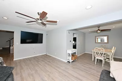 10045 W Meadow Dr, Greenfield, WI 53228 - Photo 8
