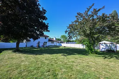 10045 W Meadow Dr, Greenfield, WI 53228 - Photo 42